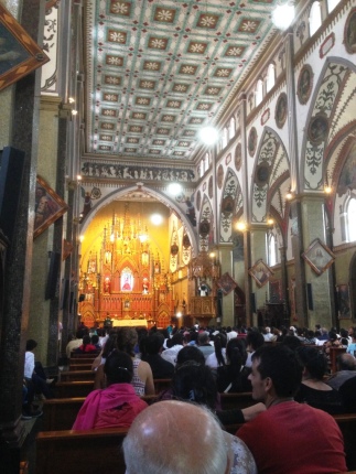 Bei der Messe in der Kathedrale von Baños